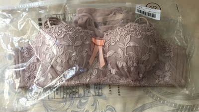 这个还没有穿过 其实买的时候是比较中意吊带设计 鉴于之前买了一款穿着还不错 感觉都很ojbk