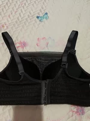 领卷买的，挺划算的，内衣质量不错，没有钢卷穿着舒服，0.5厘米 不厚，夏天穿不热，又买了一件灰色的，很满意，全五分