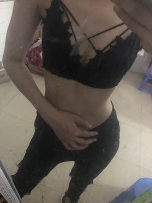 胸小的小姐姐还是不要买了，超薄，穿了在穿衣服，还是跟没胸一样，料子也很硬