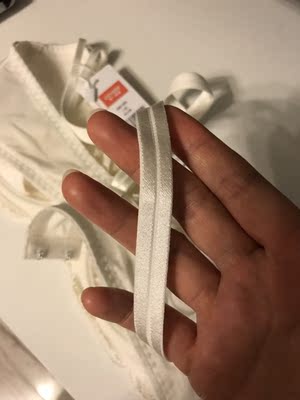 质量还不错，看起来美美哒，穿起来也美美哒，做工也很不错，手感也可以，要是有配套的内裤就好了，买的黑色两套也都很不错，就是比较像