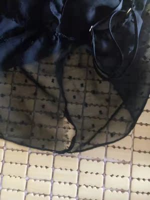 质量不想说了,看图片吧!就只穿了一次,我啥也没做,没有故意撕烂 质量不想说了,看图片吧!就只穿了一次,我啥也没做,没有故意撕烂