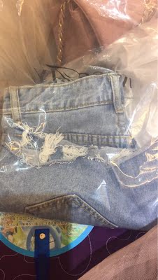 朋友看我穿的挺好看,让我帮她买一件S码,因为她比我瘦。 朋友看我穿的挺好看,让我帮她买一件S码,因为她比我瘦。