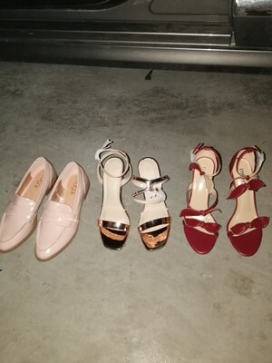 这个鞋子简直是……太漂亮了!拿到鞋子没等回家,车库就打开试穿了!!!玫瑰金色要比金色的鞋子好看,夏天就要有一双这样简单大方的鞋子!无奈本人是胖脚,以往这种一字带的鞋子根本不敢考虑。这家的方头很宽松,穿上不会勒脚。不要贪大,这鞋很宽松的!本来38的脚拍了38.5的,太大了。换了一双38的,正好!走了几步非常舒服!其他卖家都会等收到退回的鞋子才会寄出来,卖家非常好,知道我着急穿,我寄出去后提供物流单号,卖家马上给我寄过来一双,节省了我等待的时间,质量好、款式漂亮且便宜的鞋子,不抢到手会后悔的!难得这么好的卖家!我会一直关注大叔家,多多买漂亮的鞋子 这个鞋子简直是……太漂亮了!拿到鞋子没等回家,车库就打开试穿了!!!玫瑰金色要比金色的鞋子好看,夏天就要有一双这样简单大方的鞋子!无奈本人是胖脚,以往这种一字带的鞋子根本不敢考虑。这家的方头很宽松,穿上不会勒脚。不要贪大,这鞋很宽松的!本来38的脚拍了38.5的,太大了。换了一双38的,正好!走了几步非常舒服!其他卖家都会等收到退回的鞋子才会寄出来,卖家非常好,知道我着急穿,我寄出去后提供物流单号,卖家马上给我寄过来一双,节省了我等待的时间,质量好、款式漂亮且便宜的鞋子,不抢到手会后悔的!难得这么好的卖家!我会一直关注大叔家,多多买漂亮的鞋子