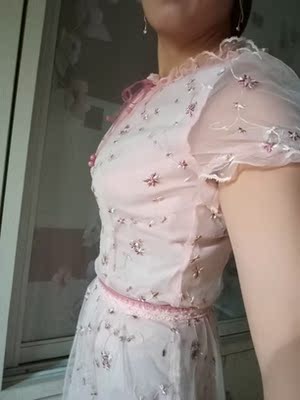 好评吧，就是胳膊那里皮筋应该在扎松一点，等了都快2个月了。也值得拥有，觉得不用扎裙子里边，衣服的蕾丝老往上边跑，还是穿外边舒服些。或许是身材的问题没图片的效果