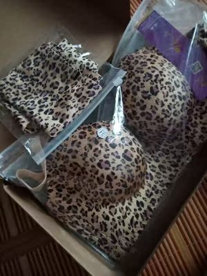 感谢卖家的推荐，大小都合适，质量也好，穿在身上很舒服，很聚拢。