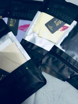 穿着舒服，也不勒，很亲肤透气。这个厚度也是刚刚好的，高度也是刚刚好的，裆部的设计也很舒适卫生，非常满意好看又很舒服，内内还都专门单独加了包装袋，既干净又卫生。包装很紧很严实，也没有出现内裤字眼。高端大气上档次，独立包装。质量不错，物超所值！