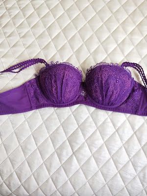 文胸棒棒的，穿上特别舒服，颜色特显白，物流超快！smlie棒棒哒！ 😜😜😍