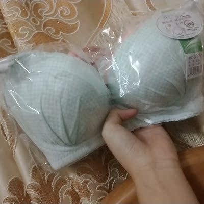 速度很快 我可是冒着大雨出去拿的啊 质量也挺满意 并没有让我失望哈哈哈