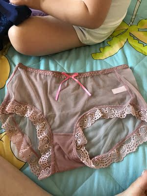 中低腰的，很透气。但是不吸汗。