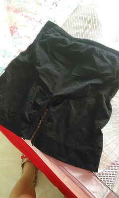 打底裤不错，很厚实，托腹，孕妇现在也能穿的美美的。大赞