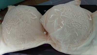 宝贝非常好，一直在实体店购买夏娃之秀的内衣，觉得有点小贵，以后就在网上买了，东西真不错，比别人家海绵的强太多了，希望大家以后也用健康文胸。我买的这款文胸聚拢效果非常好，习惯好评。