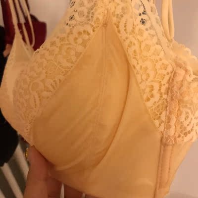 宝贝真的超级好！比想象中还好！无钢圈还挺聚拢的！料子正是想象中的丝滑～内裤也挺好的！总体来说喜欢！