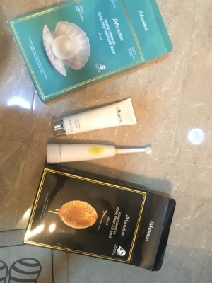 之前在这边买过电动牙刷，再买个牙刷。小孩很喜欢。