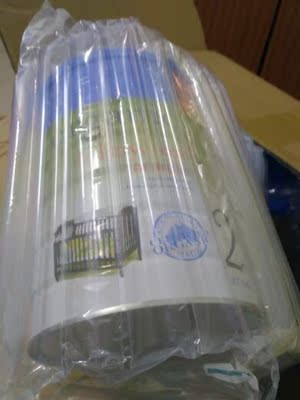 奶粉质地: 奶粉非常新鲜，无结状快，冲兑也很快速。 消化: 宝宝刚吃了一点，无不良反应，还行。 有效期: 有效期还有一年多。 外包装: 完整严实，无外泄露 收货时长: 1天 总结: 宝宝吃了会吸收更好的营养，健康成长，国内的奶粉始终是不太令人放心。