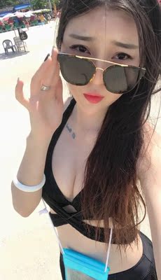 周末正好出去玩,这款比基尼聚拢非常好,很显胸,而且款式设计很好看,性感,非常满意,好喜欢,朋友们都说好看,买值了 周末正好出去玩,这款比基尼聚拢非常好,很显胸,而且款式设计很好看,性感,非常满意,好喜欢,朋友们都说好看,买值了