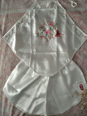 很美丽，很柔软舒适，小巧可爱，轻薄舒适，包装好，看不出什么物品，物流也快，发货及时，买了两回了，推荐购买！