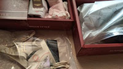 送了好多东西，非常喜欢，买过好多了，依然很好