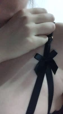 发货很快哦 包装严实 好看很好看 半杯的 很性感 喜欢 穿着舒服 尺码很准 挺好的 喜欢宽松感觉的可以买大一点