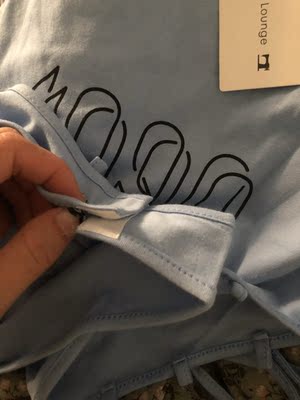 质量还蛮不错的，这个价格真是物超所值，颜色看起来也很清爽，底下是魔术贴上厕所很方便！非常满意！