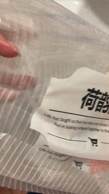 第二次购买了 没想到这质量....... 刚刚收到货就准备洗洗 一打开黑色内裤后面的地方有个洞 缝纫时疏忽的 最夸张的是紫色这套严重掉色 漂洗四遍还在掉色 黑色内裤不知道上面是什么晶体物质还是什么亮晶晶的 直接扔了两条内裤 以后不会再复购 希望卖家注意质量和品质 第二次购买了 没想到这质量....... 刚刚收到货就准备洗洗 一打开黑色内裤后面的地方有个洞 缝纫时疏忽的 最夸张的是紫色这套严重掉色 漂洗四遍还在掉色 黑色内裤不知道上面是什么晶体物质还是什么亮晶晶的 直接扔了两条内裤 以后不会再复购 希望卖家注意质量和品质