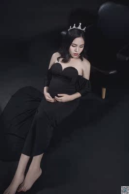 衣服质感不错，很有弹性，收到衣服第二天就穿去拍孕照了。效果还不错！好评！