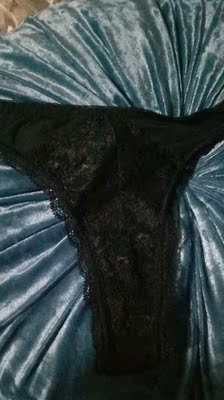 内裤很好看， 蕾丝质量很好，软硬适中啊。 二十多块钱中，质量算很好的了， 而且很性感，很喜欢