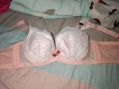 还可以吧,很好看,做工也不错,关键是很性感 还可以吧,很好看,做工也不错,关键是很性感