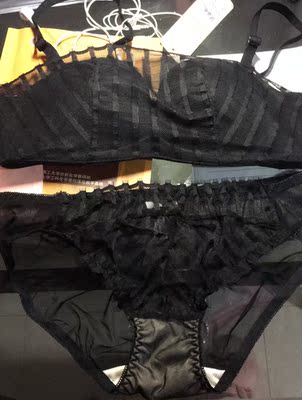 内衣很正～以后就这家了 不过内裤还是有点大 送的就刚刚好～