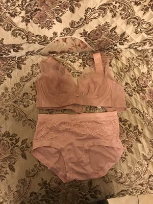 很喜欢啊。第一开始拍的小了一码。现在穿着正好