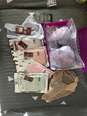 这款聚拢效果非常好，颜色也很漂亮，本来看图片以为是很厚的款，其实一点也不厚，肩带是比较窄的，活动买很划算，值得购买。