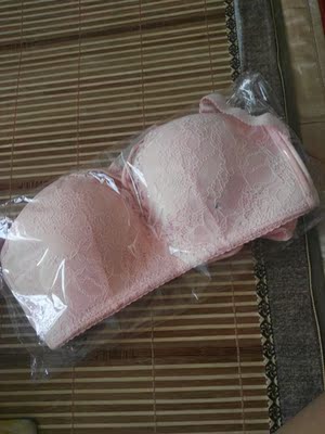 包装很少女，非常喜欢，穿起来也很舒服很合适，摸着手感很好，非常赞👍。