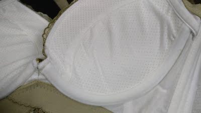 很舒服，塑身效果非常好，特别是内衬面料柔软，还有按摩珠，已经第二次购买了，赞?