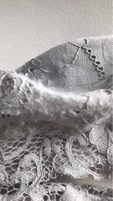 起球不是一般的严重，我一次买了俩，全部起球，不建议大家购买，我从来不给别人差评，第一次差评，开淘宝的不容易，我理解，可是你必须买质量好的东西，这家我是不会再买了，更不建议大家买。