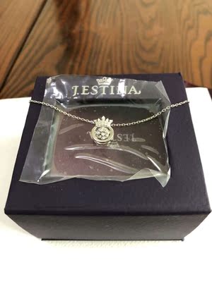 中间的钻很亮，戴上去不停的跳很闪很闪。