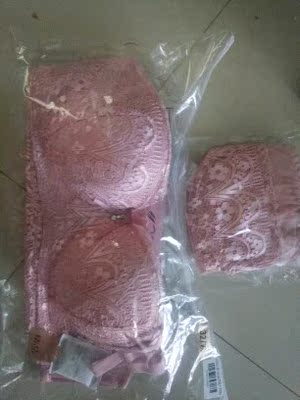 内衣超赞的,不勒肉肉,质量很好,是小胸的福音啦,舍友也喜欢,已经安利给她了。哈哈哈,还会回购的。 内衣超赞的,不勒肉肉,质量很好,是小胸的福音啦,舍友也喜欢,已经安利给她了。哈哈哈,还会回购的。