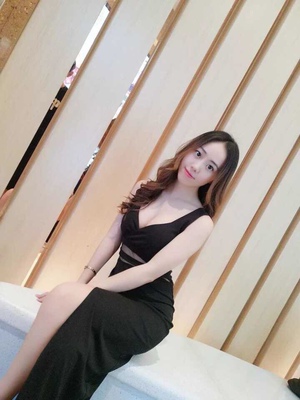 胸罩质量挺不错的，款式好看，而且穿上很有聚拢性也不会掉，上身效果好！挺喜欢这种款式的，而且料子很舒适，贴身穿非常不错，很牢固没有肩带也不会往下掉，做工精细没有多余的线头，版型很好。尺码也很准，这价格买到挺很实惠的，很喜欢，收到以后洗了洗也没有掉颜色，内衣简约时尚，材质柔软舒服，做工非常精细。这家的内衣确实很好，真的与众不同，设计合理也很透气，价格实惠！