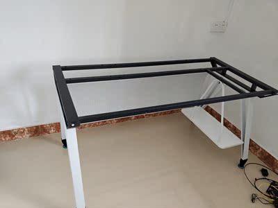 两个大箱子,真的很沉。钢化玻璃桌面和桌脚的质量很不错,柜子那些质量就不咋滴。值得称赞的是客服服务超好,刚收到有一块板的一角坏了,客服当天就补发了,有问题也回复的快。把配件分类好,按照步骤装还是挺简单的,整体效果还是不错的。 两个大箱子,真的很沉。钢化玻璃桌面和桌脚的质量很不错,柜子那些质量就不咋滴。值得称赞的是客服服务超好,刚收到有一块板的一角坏了,客服当天就补发了,有问题也回复的快。把配件分类好,按照步骤装还是挺简单的,整体效果还是不错的。