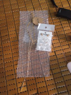 很漂亮很喜欢，质量挺好的，试带了一下很满意