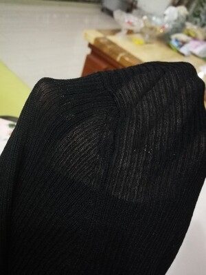 皮裙非常好~上衣显瘦贴身不错的,透度也刚刚好~就是走线车工不行哎~ 皮裙非常好~上衣显瘦贴身不错的,透度也刚刚好~就是走线车工不行哎~