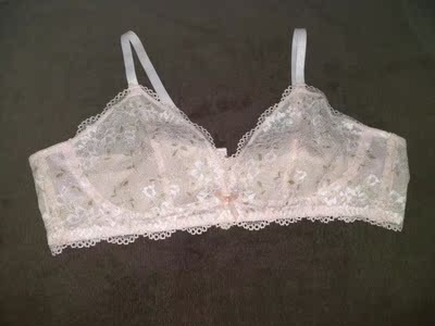 宝贝收到了，包装完好，质量是没得说的，内衣非常轻薄透气，试了一下穿上没有束缚感。内衣颜值很高，穿上透着小性感，男朋友也说我穿上这套内衣很漂亮......ke客服态度很好，还会来光顾的!