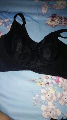 这是买的第三件可真的特别显小显瘦的一款内衣，对于大胸的人来说真的是福音，而且也不贵，买过一个169的都没这个穿着满意，兼职良心卖家以后就是这家店的内衣了！