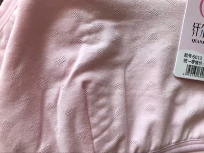 东西很柔软,还没穿,感觉很好 东西很柔软,还没穿,感觉很好