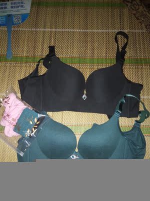 已经回购好多回了，款式可以，聚拢。没回都有礼物送。