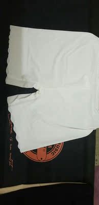 哈哈哈，我不在家，男盆友非常努力的帮我拍的，还没穿，但是看着很不错的样子，希望以后不会起球和卷边，穿了再来补评价哟