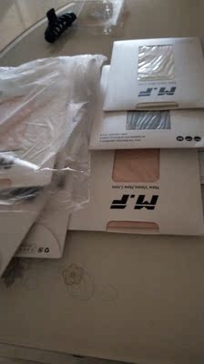 又买了一批,冷灰色,裸粉,奶白。。。。。。手感滑滑的,丝袜超薄超透,丝质很棒!赞一个! 又买了一批,冷灰色,裸粉,奶白。。。。。。手感滑滑的,丝袜超薄超透,丝质很棒!赞一个!