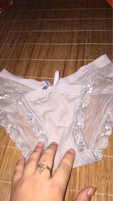 小内内真心不错哦。质量很好。很舒服。背面设计更是新颖。有点小心机的感觉。。服务态度也是超赞的哈。推荐购买。。