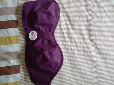 偶然看见优惠券就抢了一个 因为自己一直在用 囤一个备用 相比以前用过的这个非常小巧玲珑了 扁扁的盒子我竟然没有想到是这个 打开看见第一感觉这个怎么能让胸部聚拢呢 没想到戴上以后感觉非常好 用过以后说一下感受 按摩的功率和力度感觉差了点 没有我以前买的那种力度大 还有就是加热和震动也只是在底部  是不是可以给厂家反馈一下可以升级呢 使用方便 可以充电 这个很好 女性经常按摩对疏通经络 预防乳腺疾病都很好 保健很重要