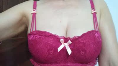 内衣我清洗了，没有掉色，也没有变形，也没有其它的味道 真的很好，关键是我去玩的时候都没有跑位的现象，穿起来感觉真的很棒，推荐给朋友。，做工这看起来真的超级精细，蕾丝很好看的，我很喜欢这种类型的，而且试穿的时候真的很不错，没有刚圈的束缚整个肩膀都放松了