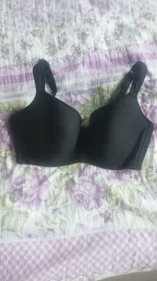 洗了几次才来评价的，文胸很好穿，罩杯包容性很好，中间不会跑杯！还送了延伸扣！大胸妹子的福音！！