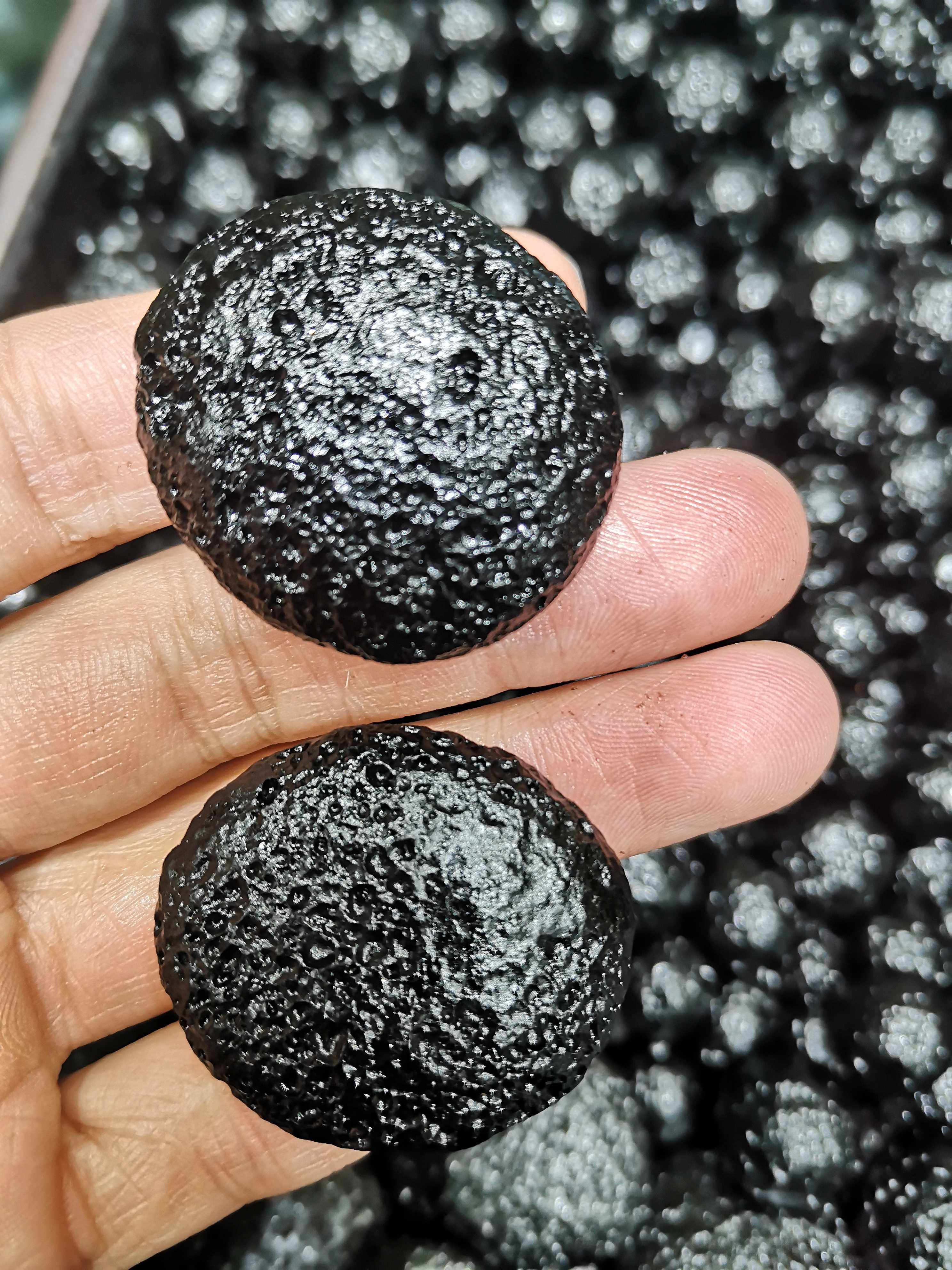 天然 黑陨石原石玻璃陨石雷公墨泰国陨石吊坠